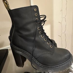Dr Martens Kendra boots